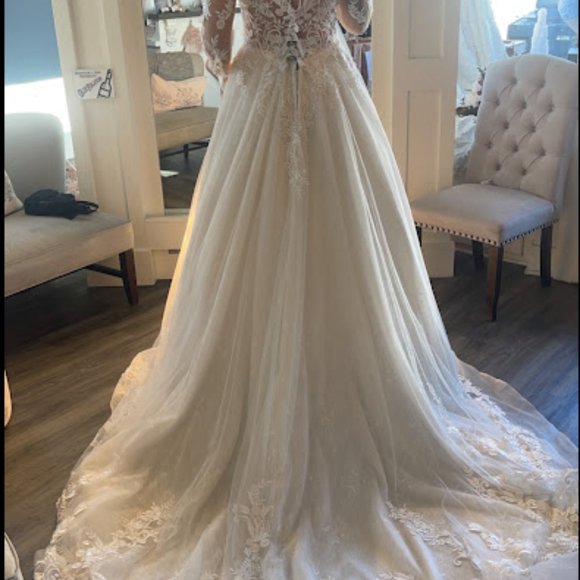 Maggie Sottero Ivory Zander Wedding Dress, Size 10 - Picture 3 of 8